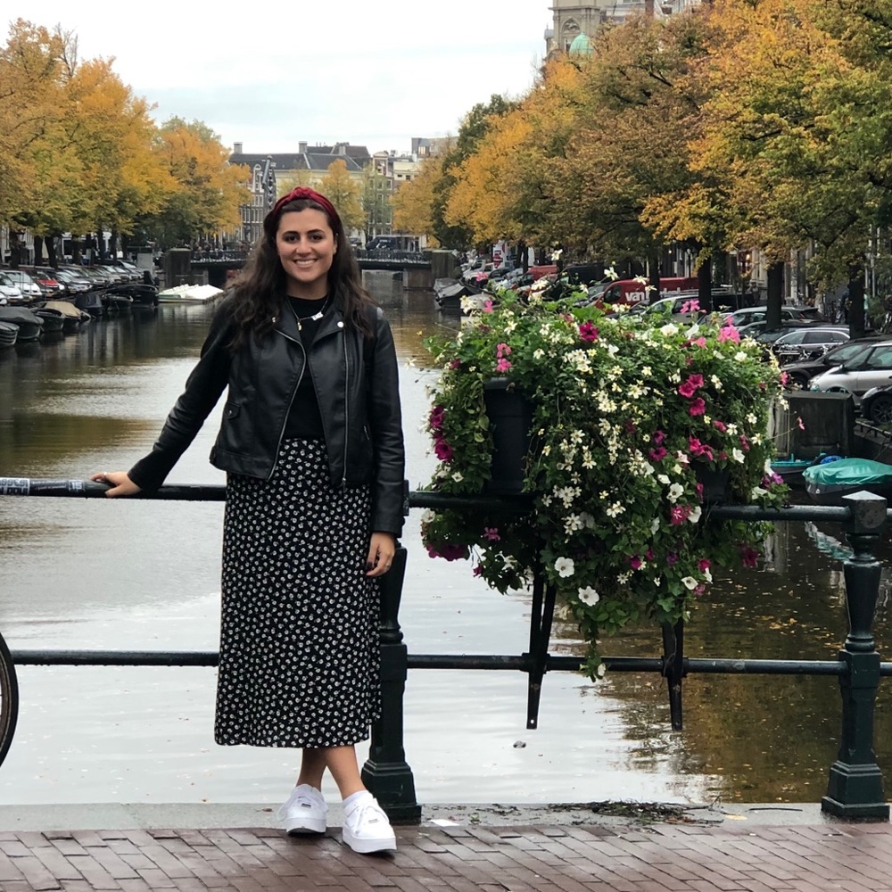 Meet your Posher, Debi
